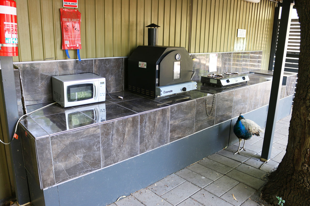 BBQ area 2 BBQ, microwave & Pizza Oven