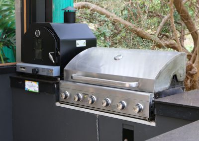 Camp Kitchen enclosed bbq pizza oven